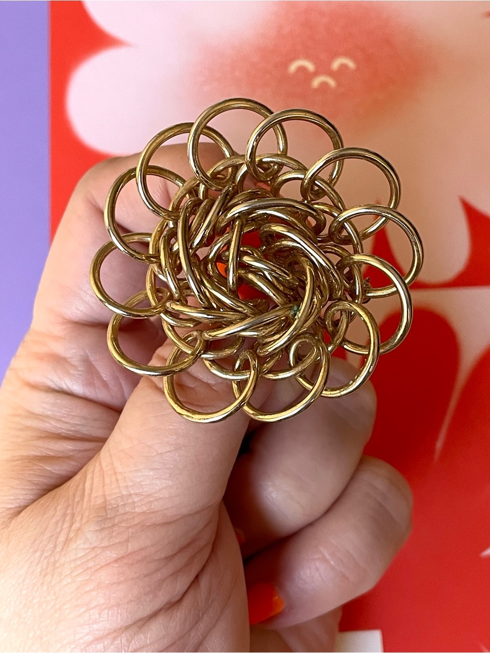 Vintage goldtone coiled link brooch unsigned
